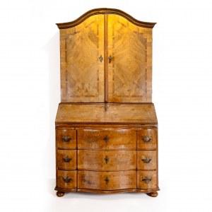 Secrétaire baroque orné d'un monogramme