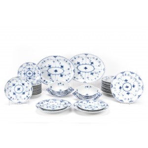 Royal Copenhagen dinner service 'Musselmalet'