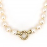 Pearl necklace with diamond clasp