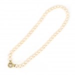 Pearl necklace with diamond clasp
