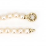 Pearl necklace with diamond clasp