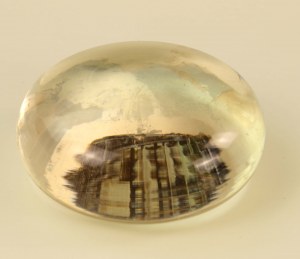 Glass paperweight, Warsaw bridge on the Vistula, early 20th century. (213)