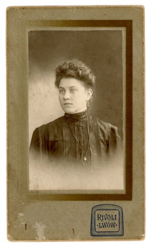 Lviv - cabinet photograph, portrait of a woman (311)