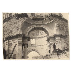 Fotografia Warszawa - Kościół św. Aleksandra. Portal i fragment kopuły. Lata 40./50. Z kolekcji architekta Mieczysława Kuzmy. (284)