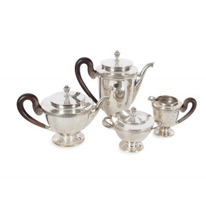 Set: 3 jugs and 1 sugar bowl, 1 teapot