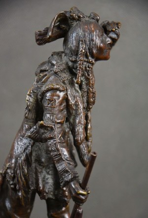 Carl KAUBA (1865 -1922), “Indianin na zwiadach”, brąz, Wiedeń, pocz. XX w.