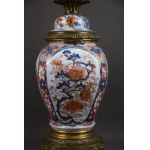 Öl-/Elektrolampe, Imari, Japan, 18. Jahrhundert, vergoldete Bronze, Frankreich, Mitte 19.