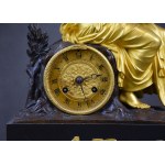 Orpheus-Manteluhr, vergoldete Bronze, Frankreich, um 1830.