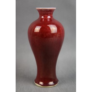 Meiping-Vase, Sang de boeuf, China, 1. Hälfte des 20. Jahrhunderts. Signiert