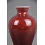 Meiping-Vase, Sang de boeuf, China, 1. Hälfte des 20. Jahrhunderts. Signiert