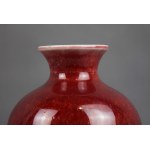 Meiping-Vase, Sang de boeuf, China, 1. Hälfte des 20. Jahrhunderts. Signiert