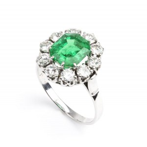 Bague en or avec diamants et émeraude de Colombie