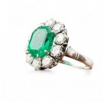 Bague en or avec diamants et émeraude de Colombie