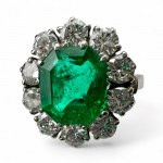 Bague en or avec diamants et émeraude de Colombie