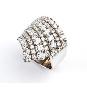 Diamond gold band ring