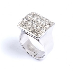Gold diamond band ring
