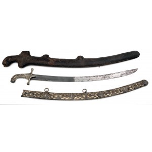 Sabre in the shape of a shamshir in silver mount and original leather case, formerly probably in the possession of the Esterházy family/Šavle ve tvaru šamšíru ve stříbrné montáži a v původním koženém pouzdru, dříve patrně v majetku rodu Esterházy