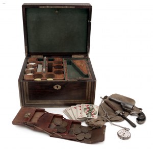 Case With Playing Cards and Revolver/Hráčská kazeta s revolverem