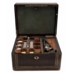 Case With Playing Cards and Revolver/Hráčská kazeta s revolverem