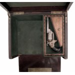 Case With Playing Cards and Revolver/Hráčská kazeta s revolverem