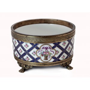 Bowl by Count Thun Porcelain Factory/Bowl in bronze mounting