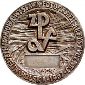 Medal autorstwa Wielhorskiego z 1957 roku wybity z okazji Międzynarodowej Wystawy Fotografii Artystycznej.