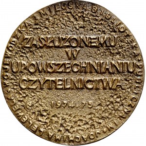 Medal odlewany z 1975 roku, ofiarowany zasłużonemu w upowszechnianiu czytelnictwa.