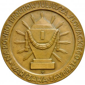  Medal autorstwa Breyera, wybity w 1927 roku z powodu powrotu prochów wieszcza, Juliusza Słowackiego.