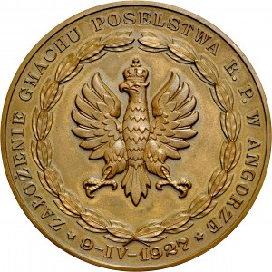 Medal autorstwa Koźbielewskiego z 1927 roku, poświęcony powstaniu budynku poselstwa w Ankarze.
