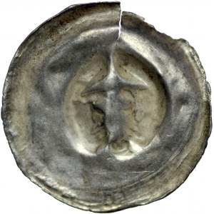 Brakteat guziczkowy II poł. XIII w., nieokreślona prowincja, Av.: Głowa Żyda z pejsami w charakterystycznej szpiczastej czapie.