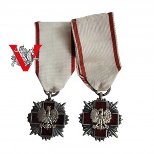 Krzyż Zasługi PCK Srebrny dwie sztuki PRL i III RP parka