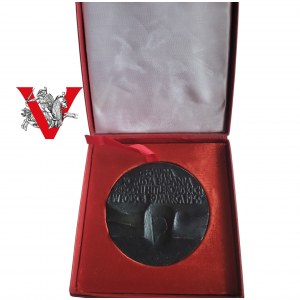 Główna Komisja Badania Zbrodni Hitlerowskich Ogromny Medal w Etui