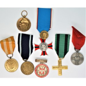 Zestaw odznaczeń 7 sztuk m.in. medal Dziesięciolecia Odzyskanej Niepodległości 1928