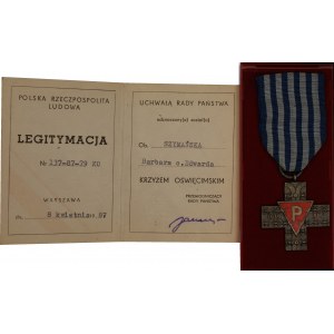 Krzyż Oświęcimski z zestawem 9 legitymacji jednej osoby 