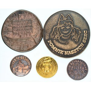 Zestaw 5 Medali tematyka - oświata, dziecko, muzea