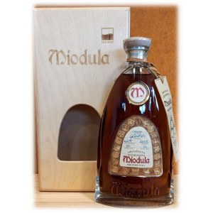 Original Presidential Lodged Meadula® 0.5L 40%, vintage 2005 in an elegant wooden package