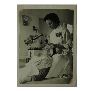 Salon kosmetyczny, lata 60-70-te XX wieku ,[AW]