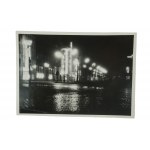 Zestaw 3 fotografii z widokami ulic oświetlonych neonami z reklamami ul. Gwarna, Plac Wolności , Targi Poznańskie , lata 60-te XX wieku, fot. Maksymilian Myszkowski ,[AW]