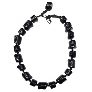 Collier de perles noires
