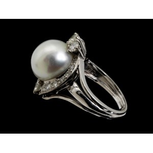 Anello con diamante e perla