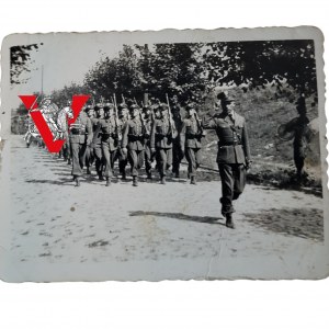 Lotnictwo, Defilada Żołnierzy, 2 i 3 Pułk Lotniczy, Oficer z kordzikiem [PIĘKNE ZDJĘCIE]