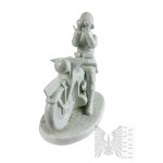III Rzesza - Niemiecka Figurka Porcelanowa Żołnierza Wehrmachtu na Motocyklu (Zwiadowca) Neundorf
