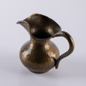 Cruche repoussée, 19e/20e siècle.