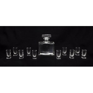 Carafe with 10 glasses