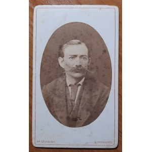 Piotrków Tryb.Mężczyzna z wąsami,fot Jan Szukalski