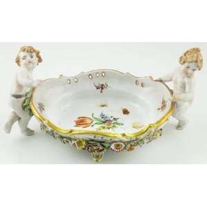 TWO PUTT PATTERN, Thuringia, Plaue, Schierholz, after 1930, Porcelain, enamel paint, gilt; 13.5 x 26 x 16.5 cm