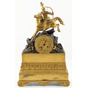 ZEGAR Z KONNYM ŁUCZNIKIEM, 2 poł. XIX w., Obudowa brąz patynowany, złocony, wys. 49 cm