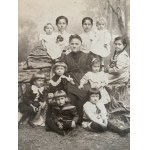 Photographie en carton. Famille x 2. Kielce [1910].