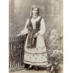 [Folk] Cardboard photograph. Woman. Warsaw [1885].