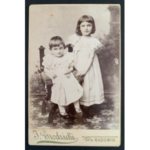 Fotografia kartonikowa. Dzieci. Radom [1897]